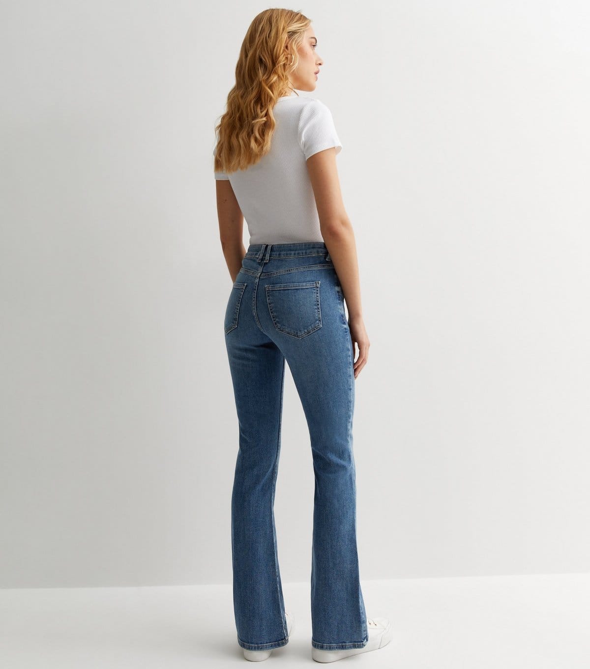 New Look Women's Mid Blue Low Rise Bootcut Jeans New Look - 4