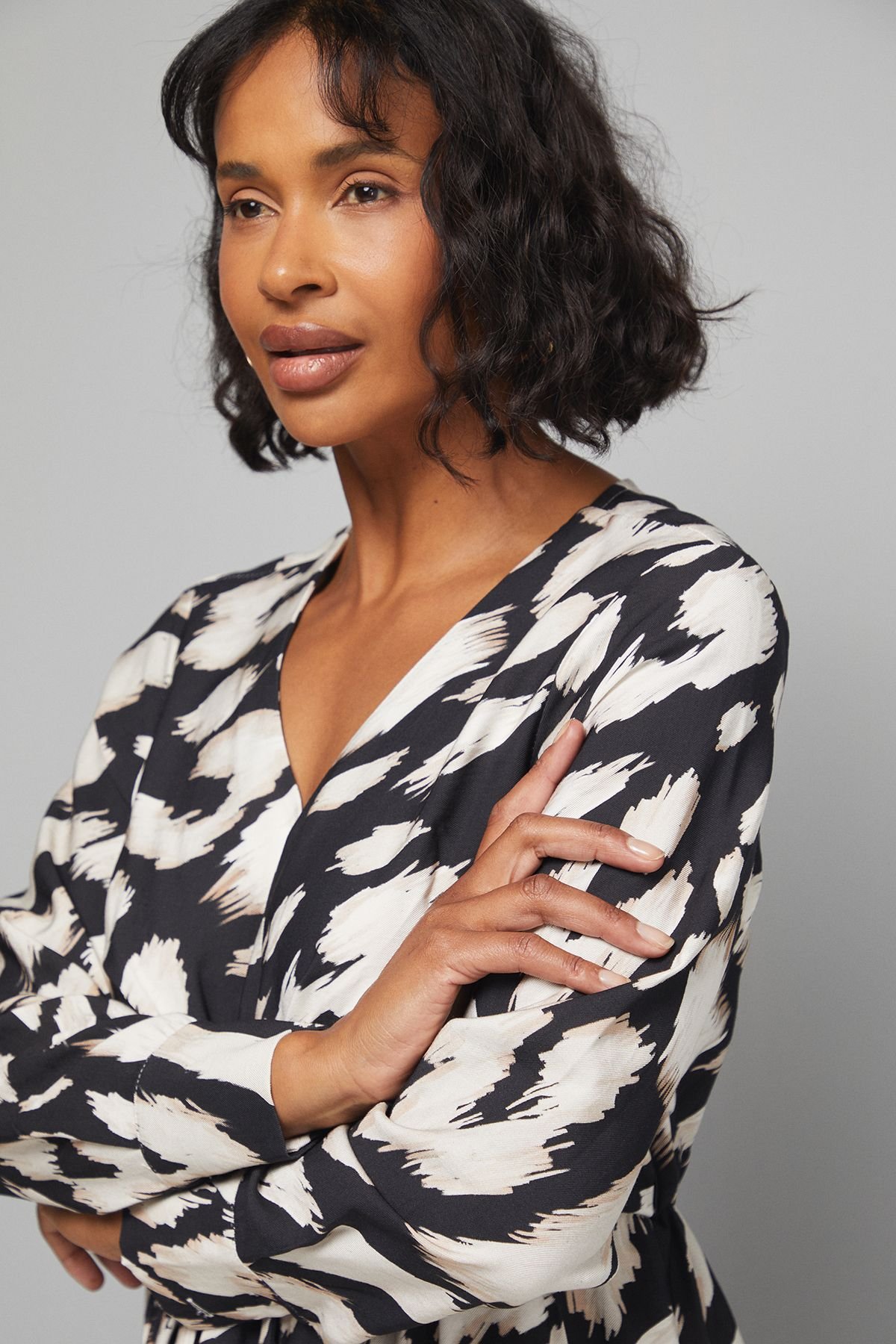 Wallis Wallis Women's Animal Viscose Tie Front Midi Dress in Black - 4