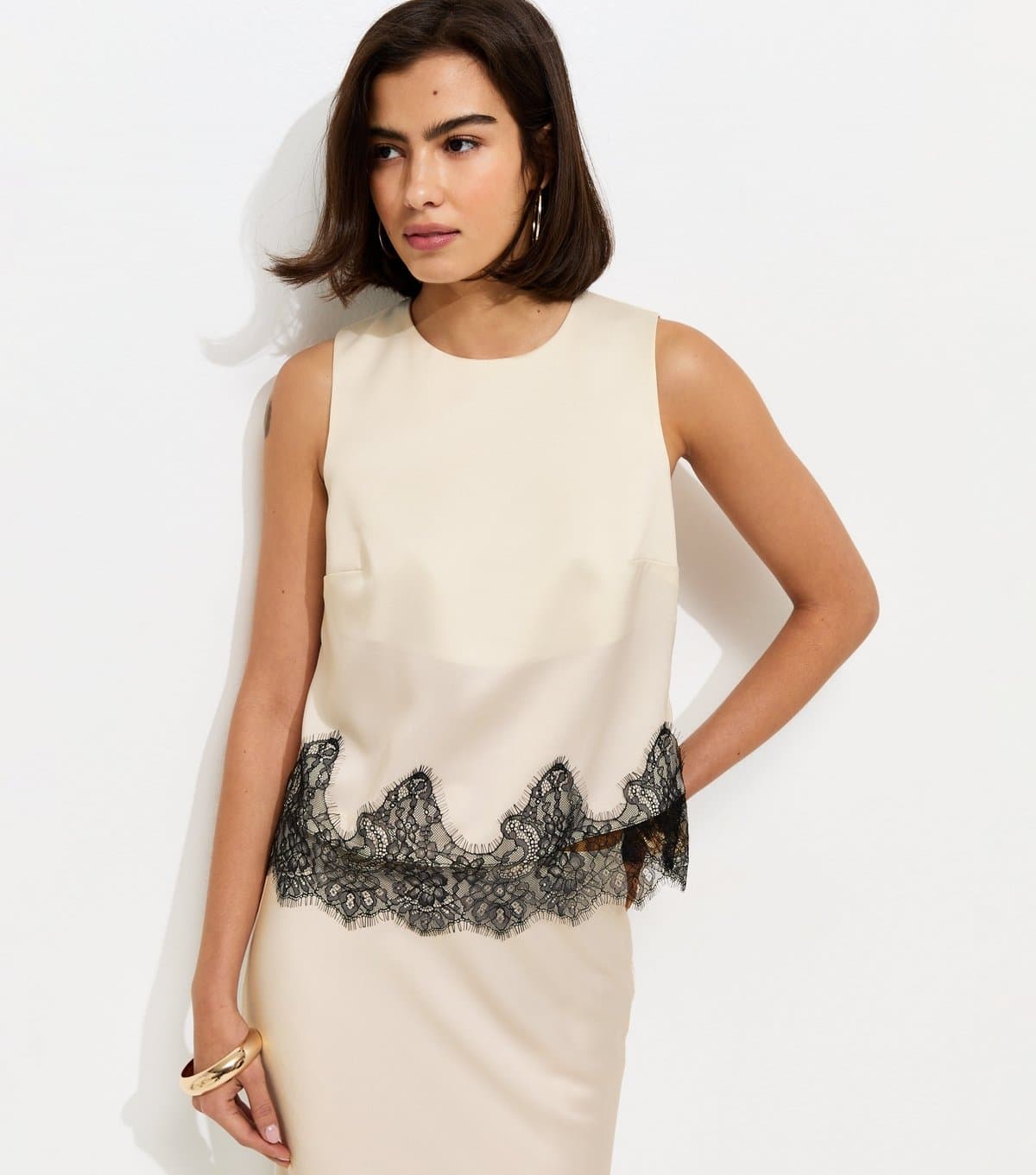 New Look Women's Cream Satin Lace Scalloped Hem Top New Look