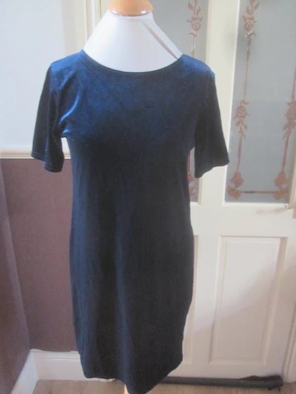Boohoo Boohoo size 10 dark blue velvet short sleeve Dress Brand new with tags