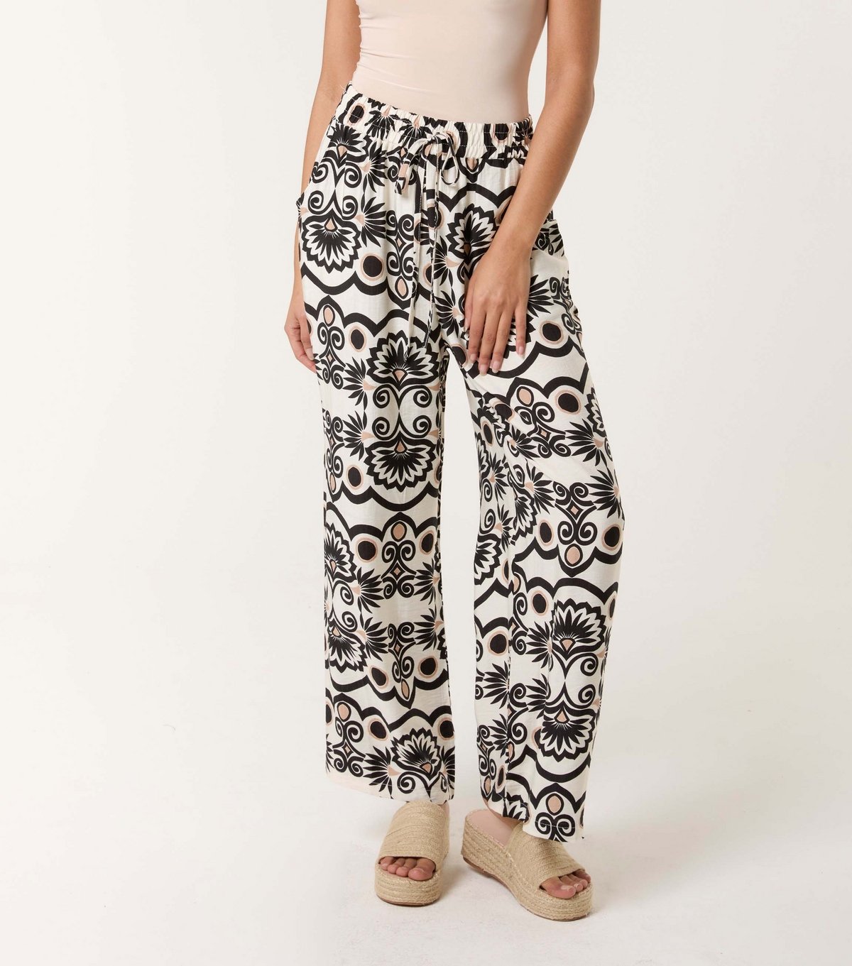 Blue Vanilla Women's Black Pattern Print Wide Leg Trousers Blue Vanilla New Look - 2