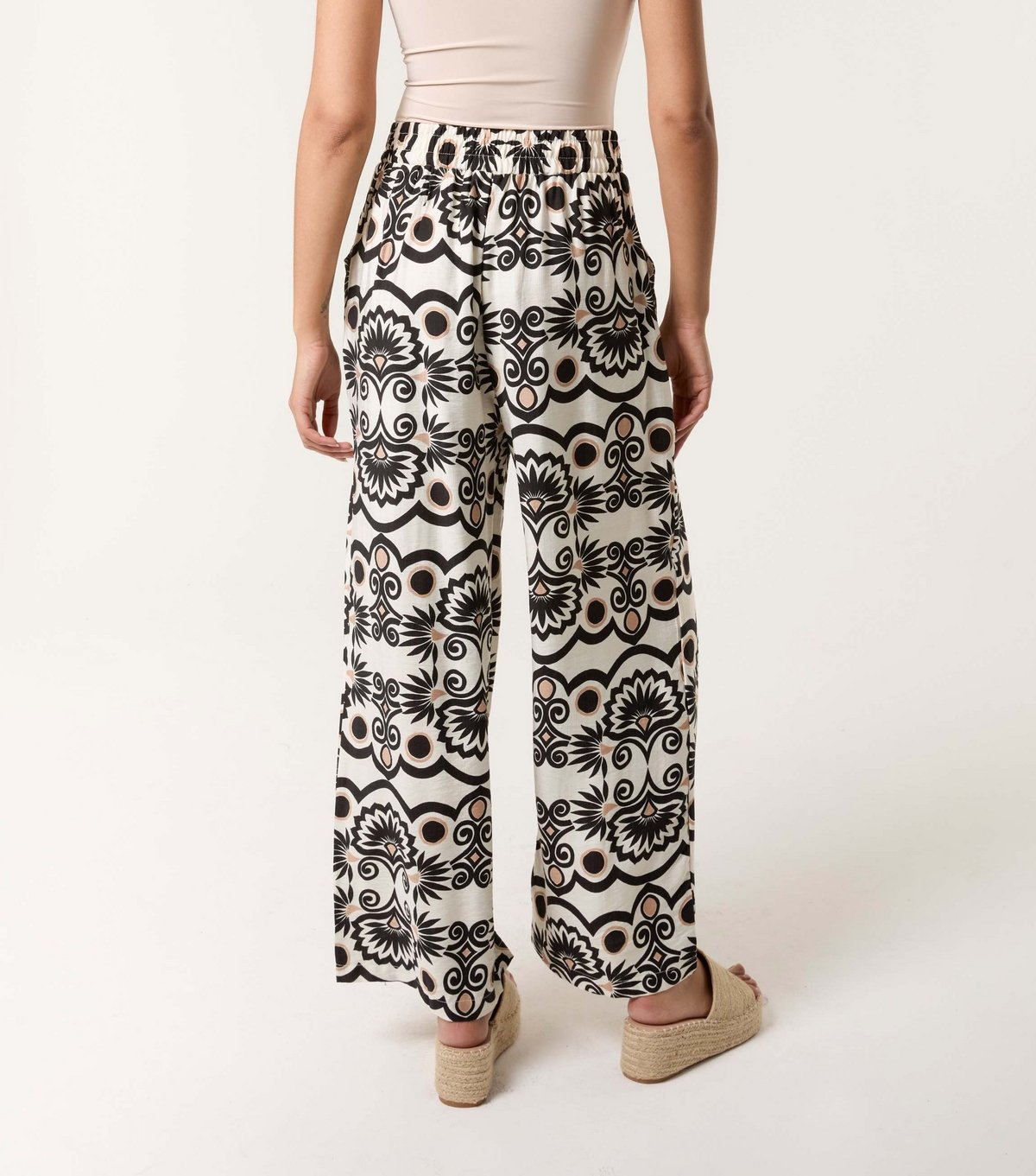 Blue Vanilla Women's Black Pattern Print Wide Leg Trousers Blue Vanilla New Look - 4