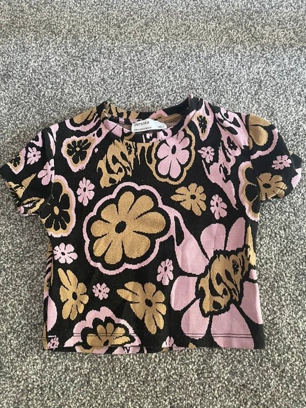 Bershka knitted cropped graphic tshirt