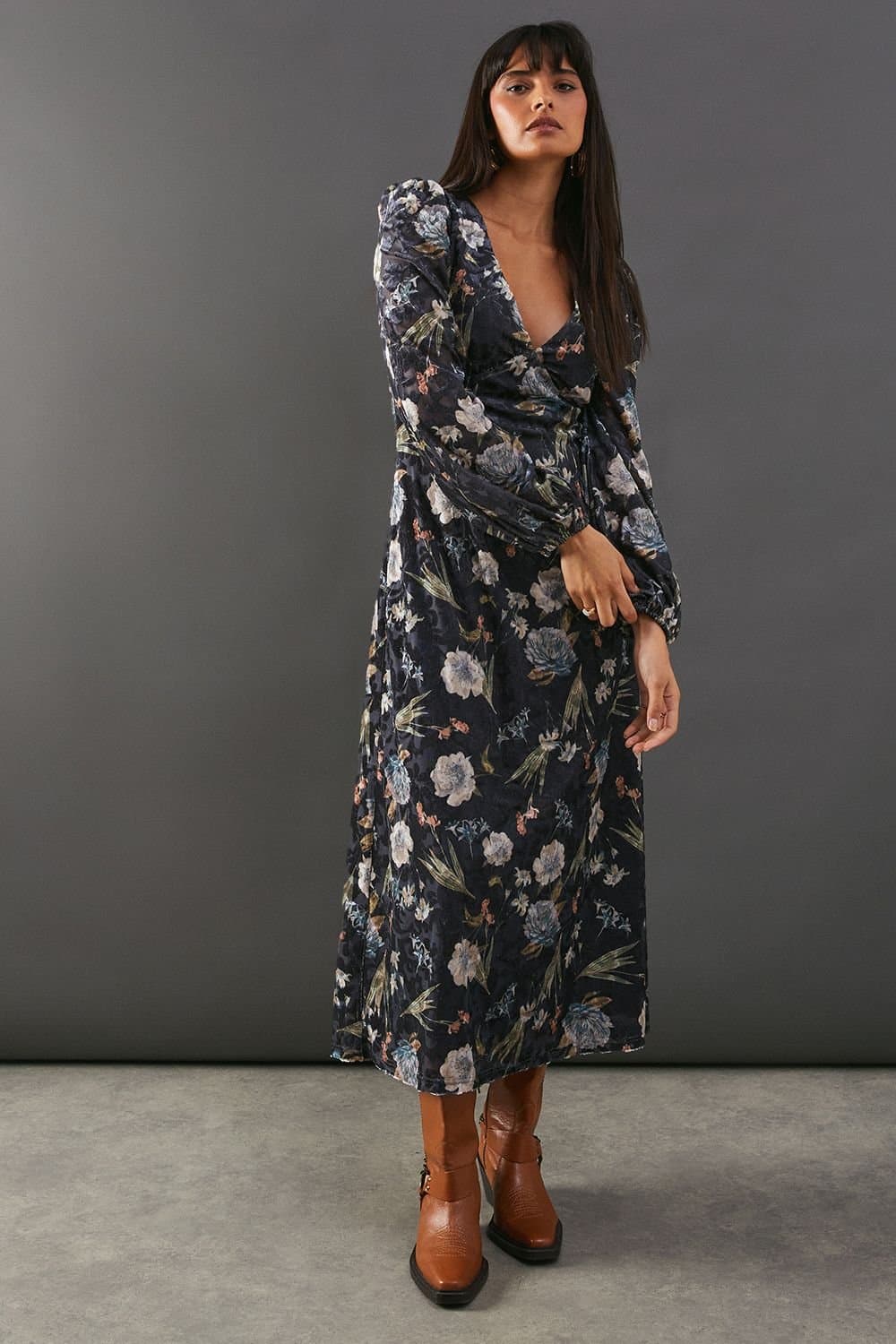 Warehouse Warehouse Women's Premium Printed Velvet V Neck Midi Tea Dress in Black