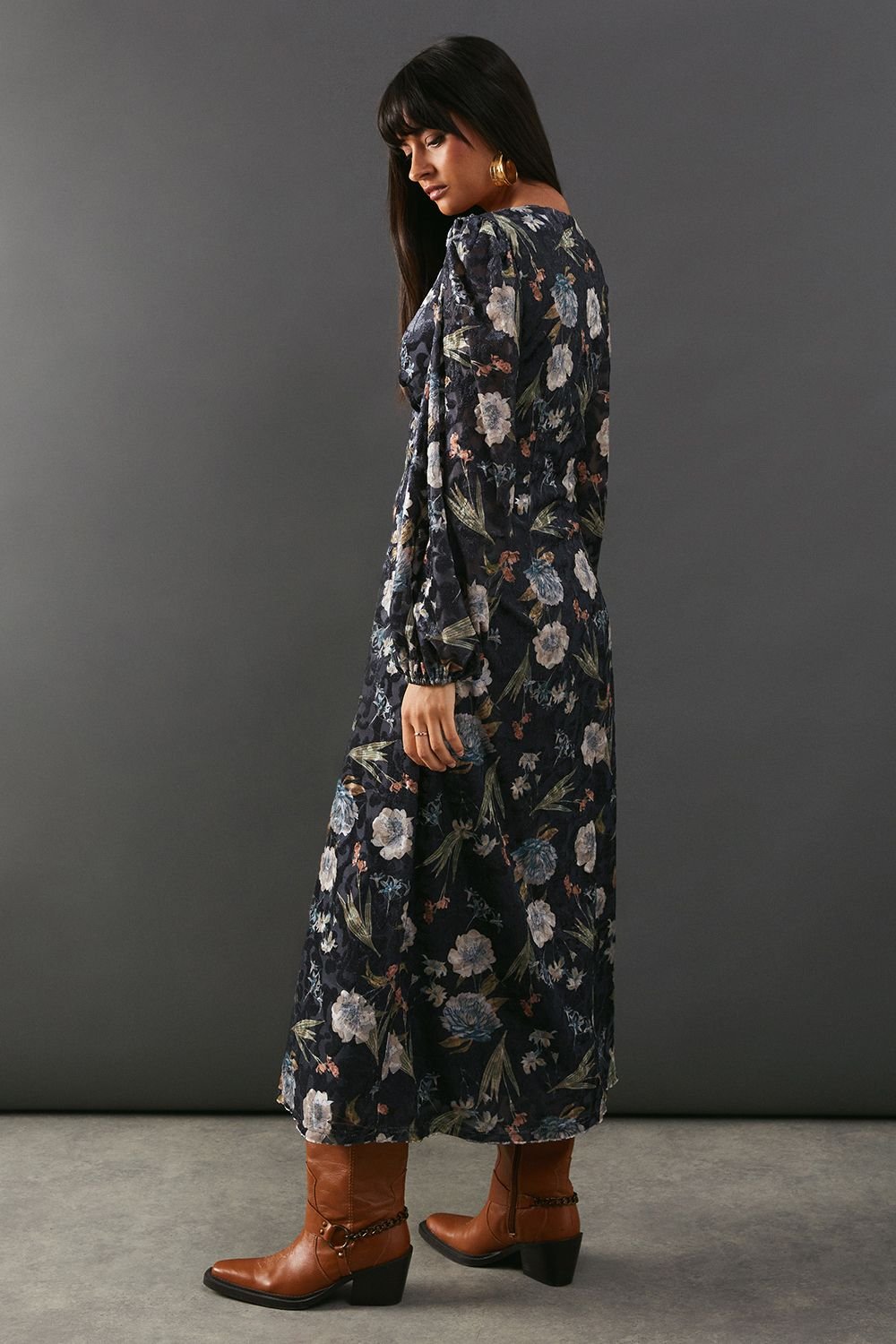 Warehouse Warehouse Women's Premium Printed Velvet V Neck Midi Tea Dress in Black - 3