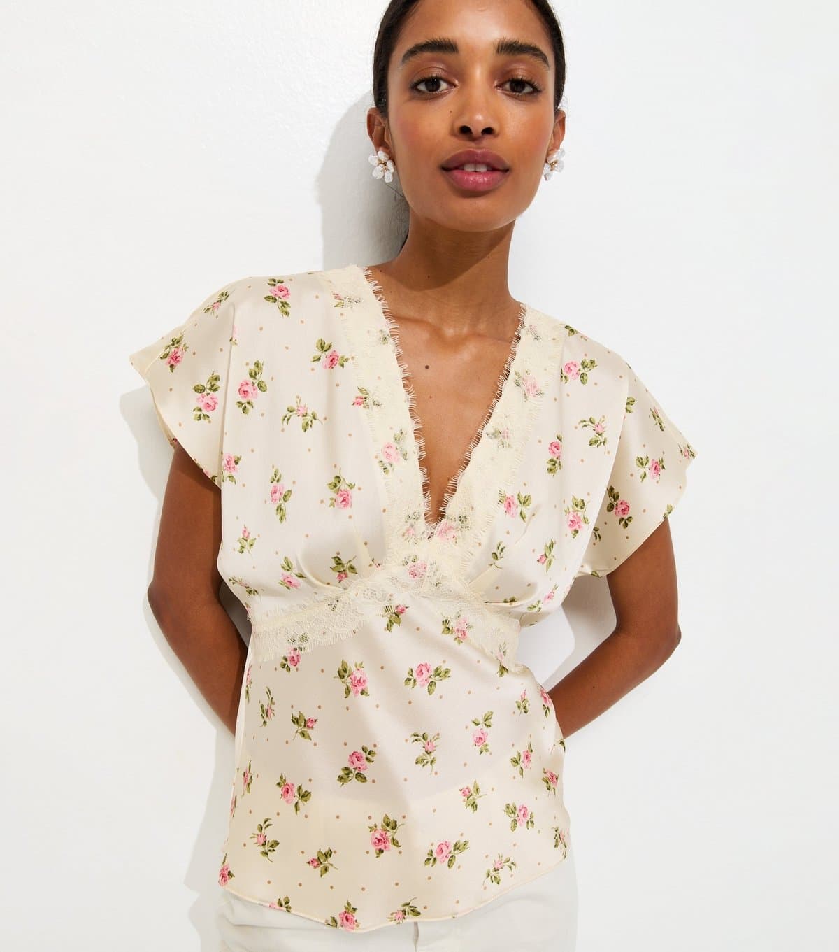 New Look Women's Cream Satin Floral Lace Trim Tea Top New Look