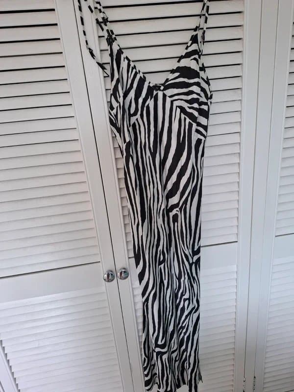 Bershka Midi dress zebra print Large