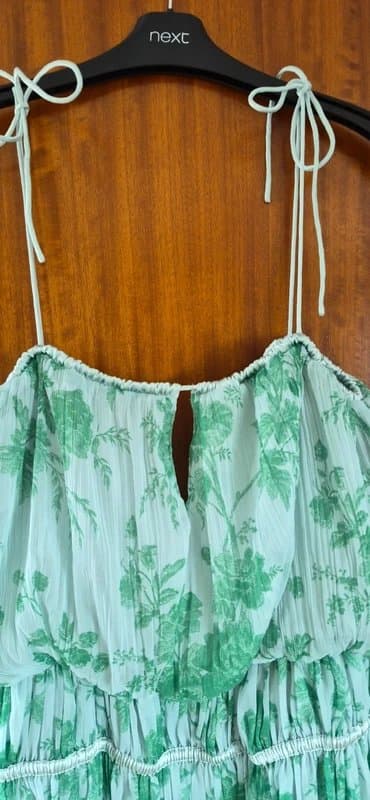 ASOS Design Ladies green floral patterned dress from Asos Design size 18 wedding /party