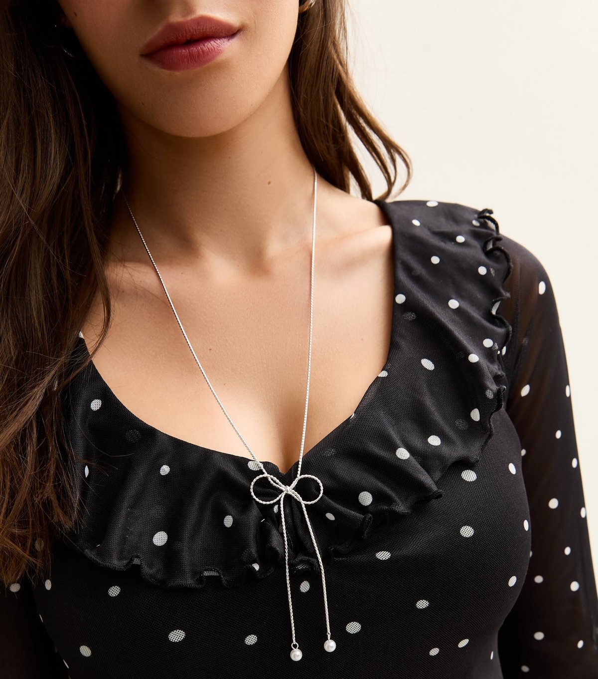 New Look Silver-Tone Faux Pearl Charm Bow Long Necklace New Look - 2