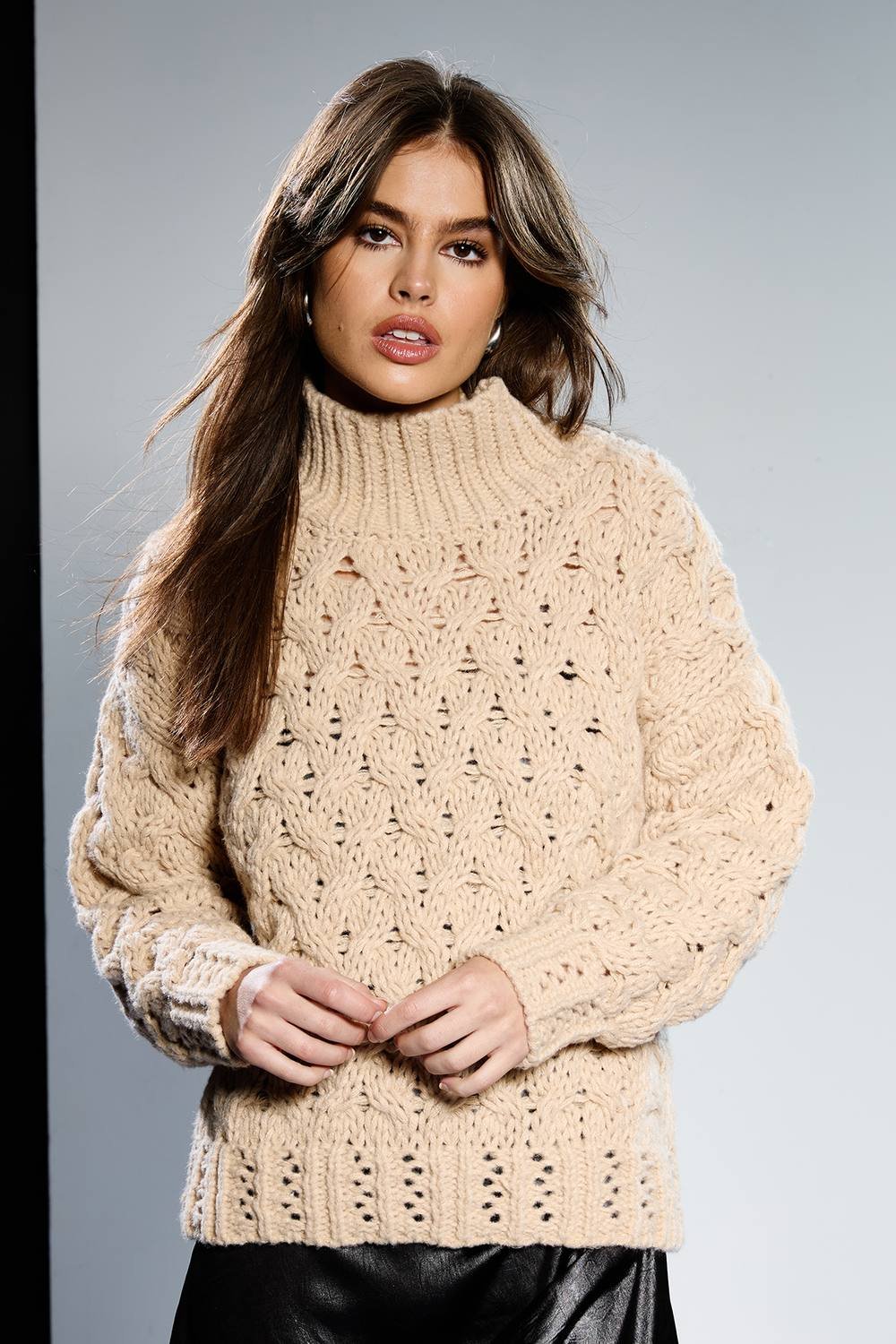 RUNWAY 1.8.1.8 RUNWAY 1.8.1.8 Women's Cable Knit Jumper in Cream - 2