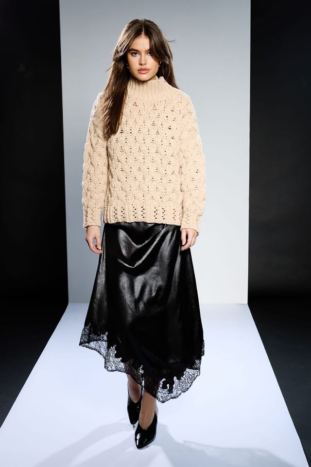 RUNWAY 1.8.1.8 RUNWAY 1.8.1.8 Women's Cable Knit Jumper in Cream - 2