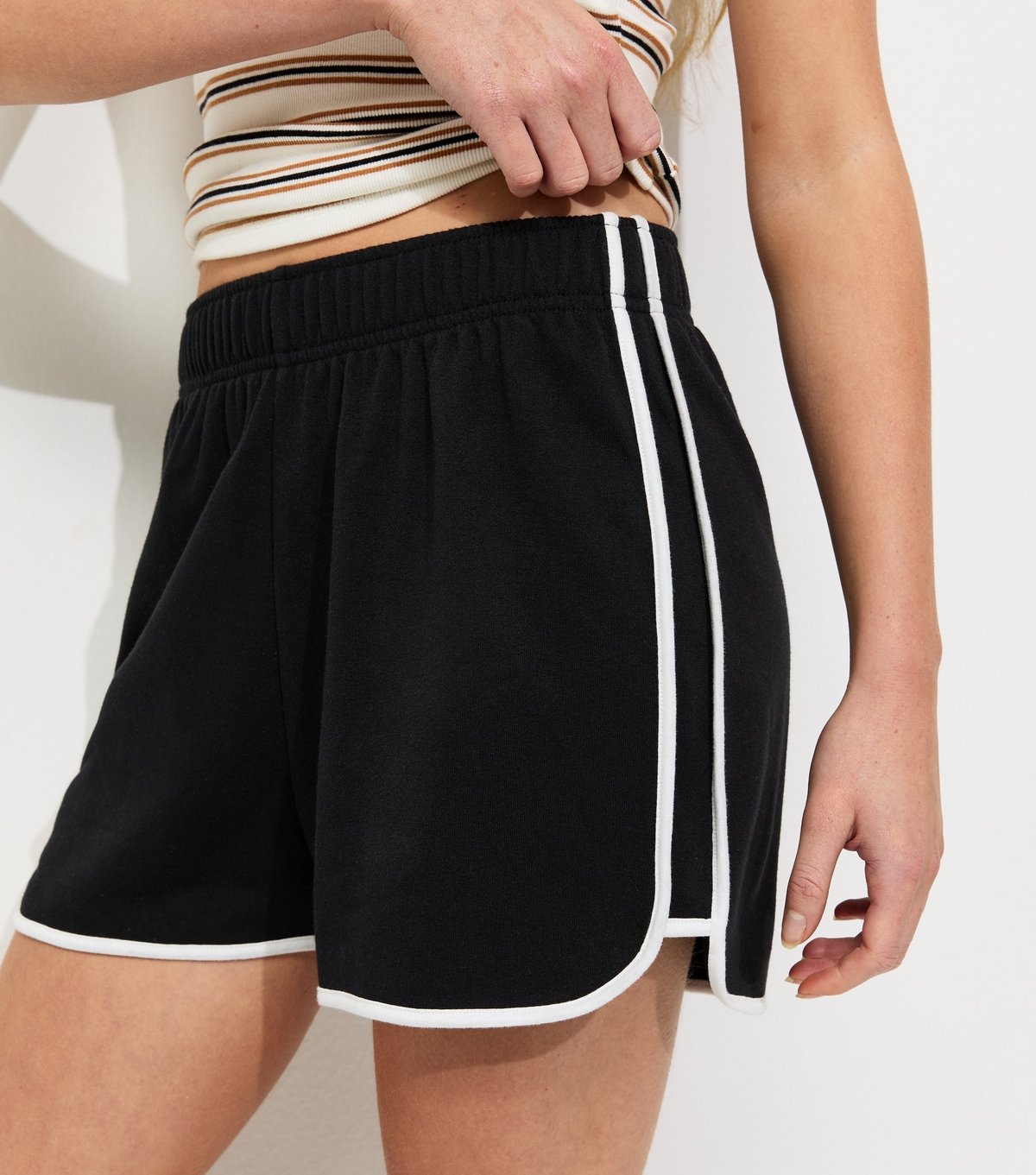 New Look Women's Black Side Stripe Jersey Running Shorts New Look - 3