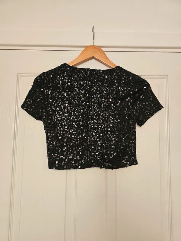 Forever 21 Y2K Black Sequin Crop Top – Party / Clubbing – Size S (6–8)