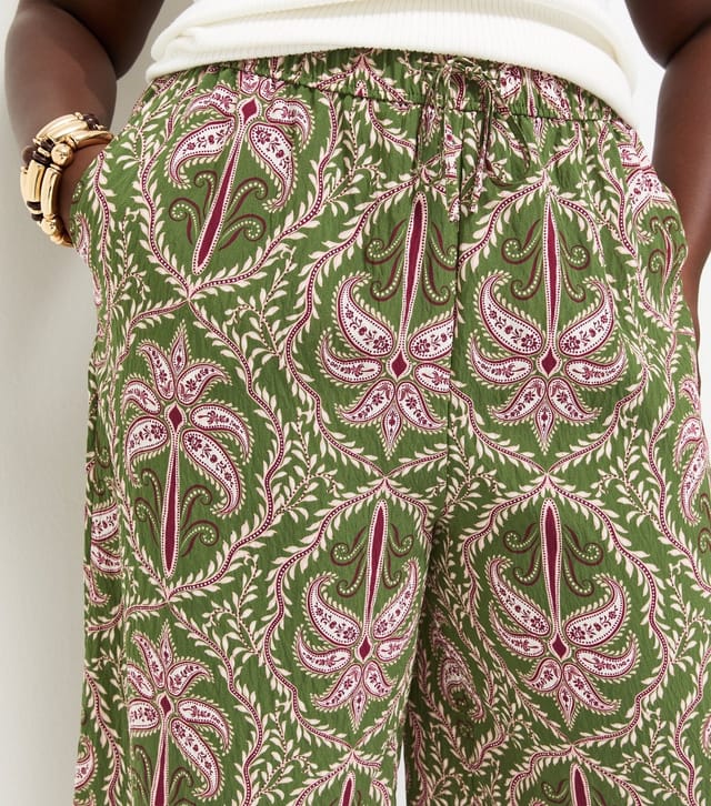New Look Women's Plus Size Green Paisley Print Cropped Trousers Curves New Look - 2
