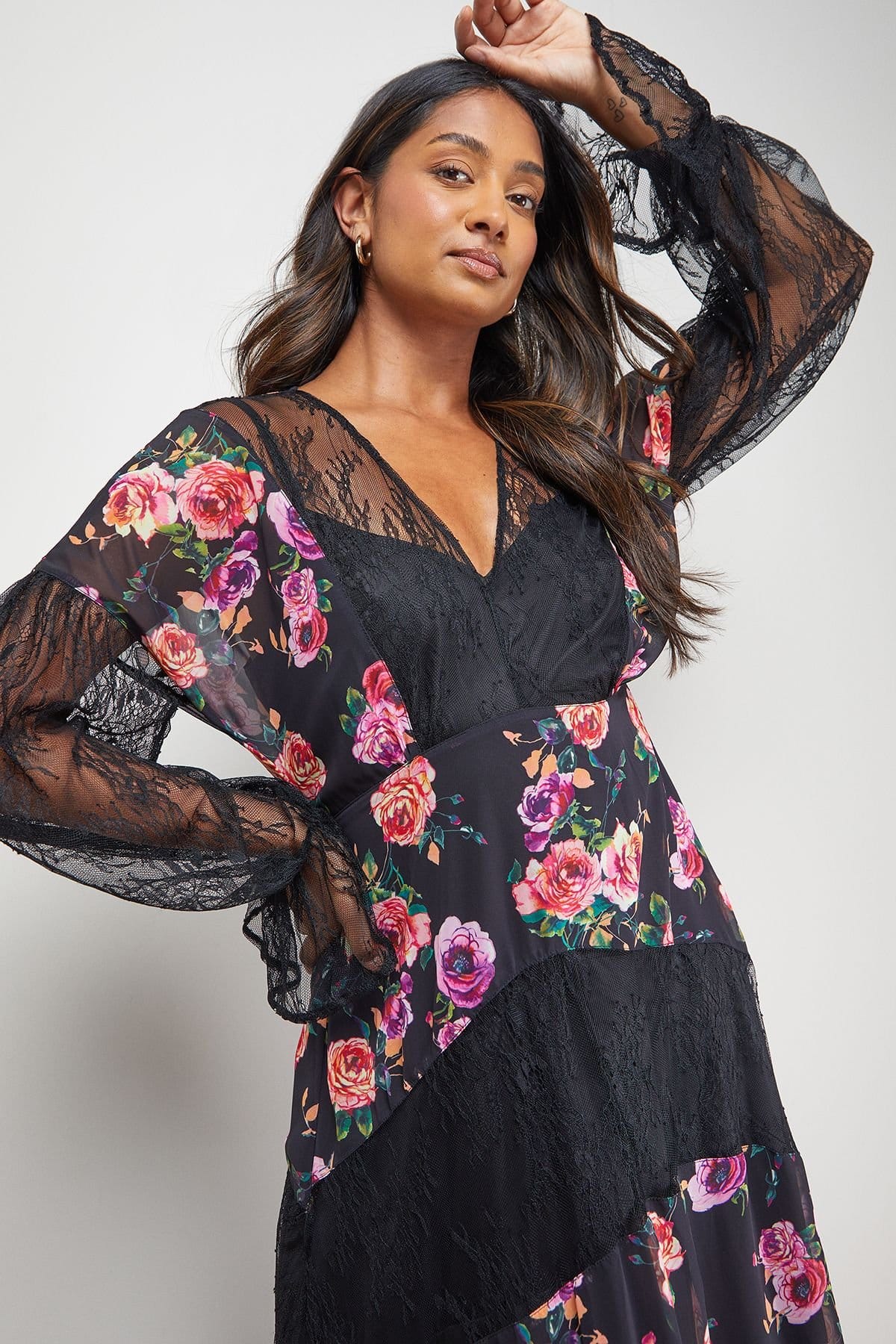 Oasis Oasis Women's Printed Lace Panel Detail V Neck Midaxi Dress in Floral - 4