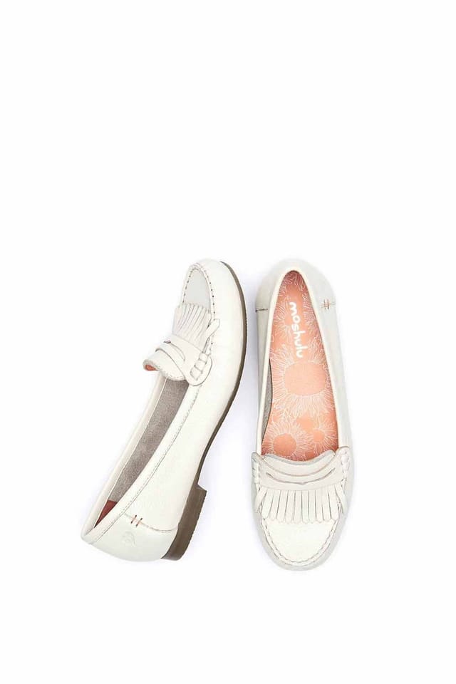 Moshulu Moshulu Women's 'Italian Dressing' Leather Loafers in White - 2