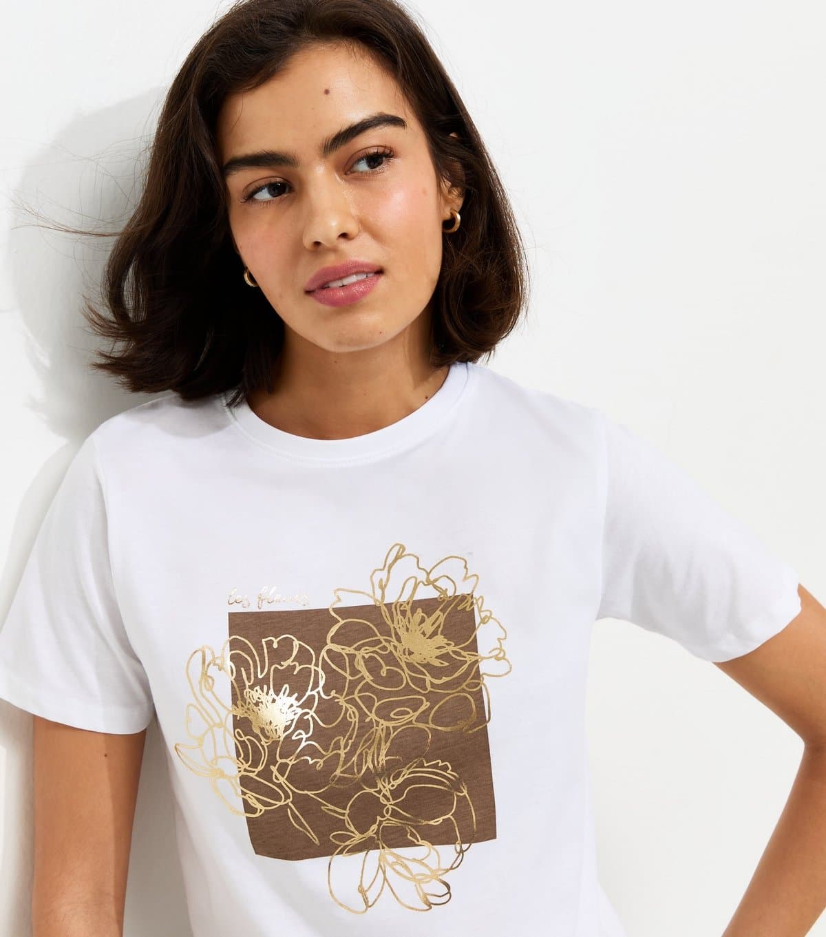 New Look Women's White Metallic Foil Flower Relaxed T-Shirt New Look