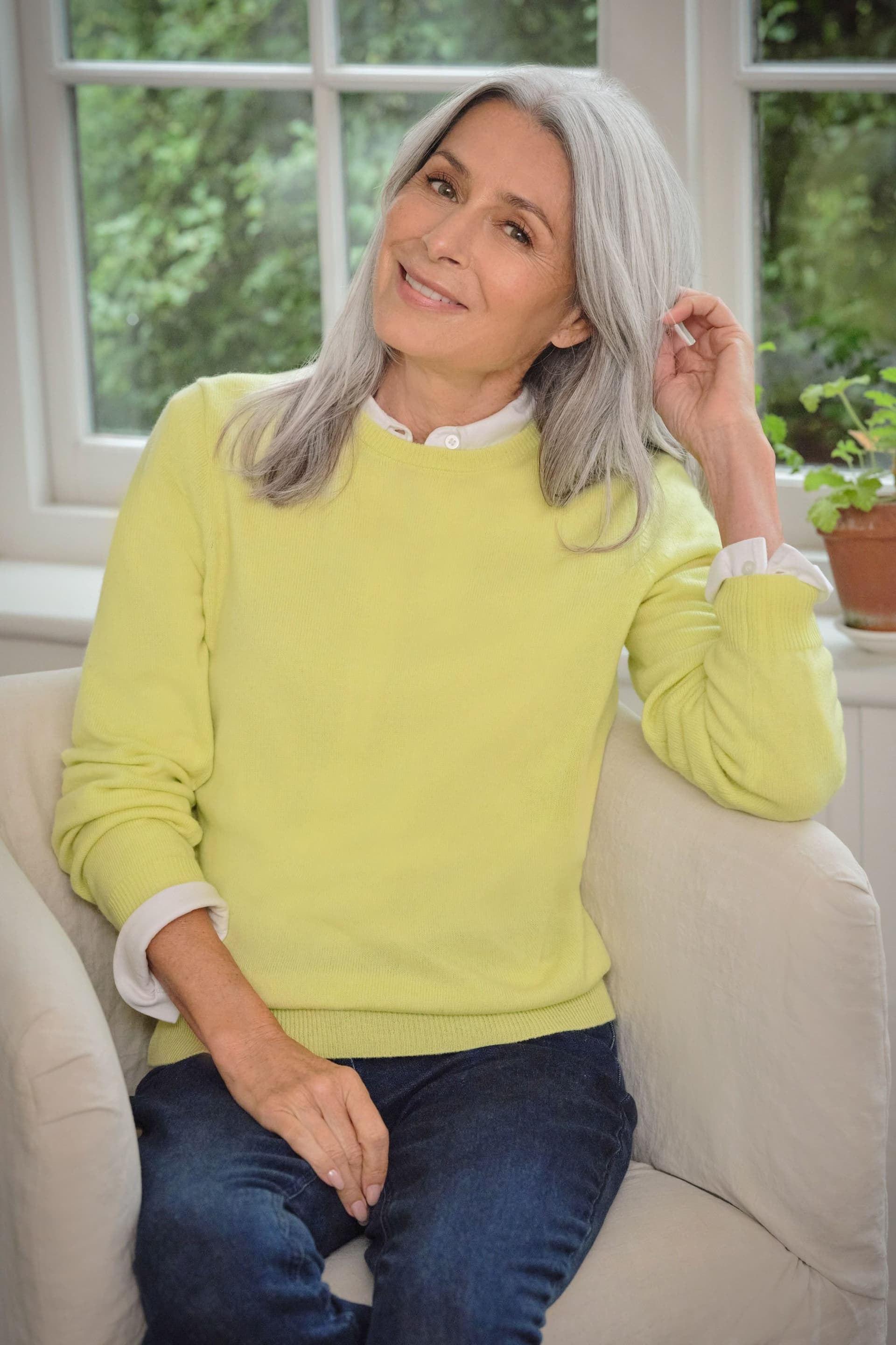 WoolOvers WoolOvers Women's Cashmere & Merino Crew Neck Knitted Jumper in Bright Yellow