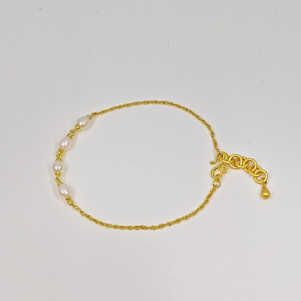 Nudie Jewellery Nudie Jewellery Women's 'Nudie' Regular Perla Pearl Bracelet in 18k Gold