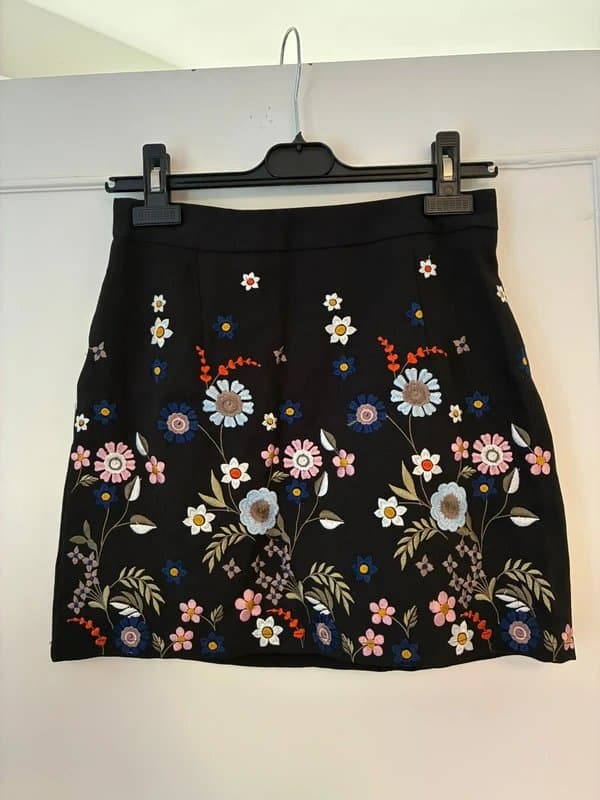 New Look New Look Petite Embroidered Black Skirt