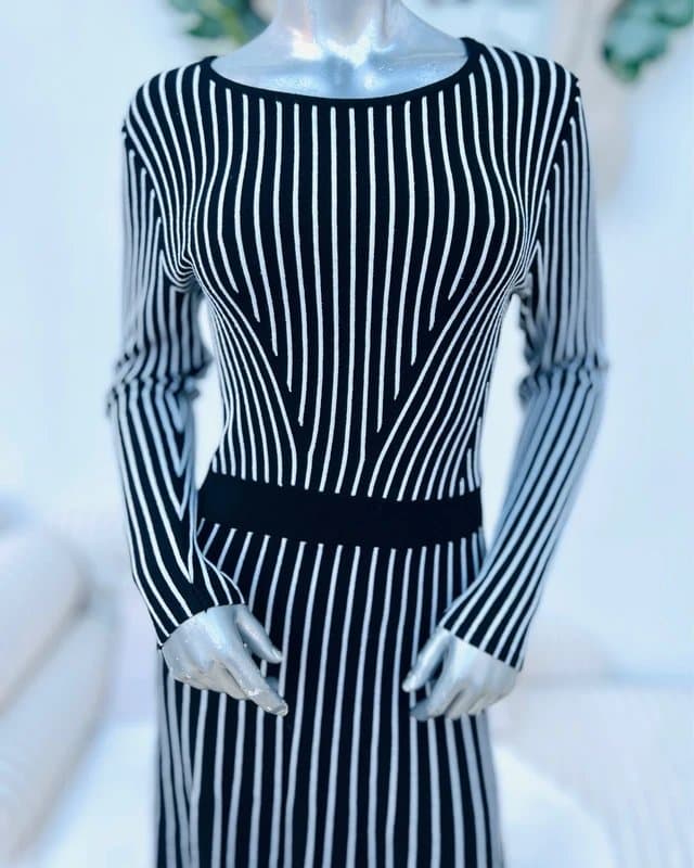 Sosandar Sosandar black & white fit & flare fine knit dress 10