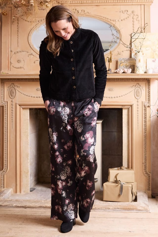 Lily & Me Lily & Me Women's Grace Printed Woven Viscose Satin Wide leg Trousers in Black - 2