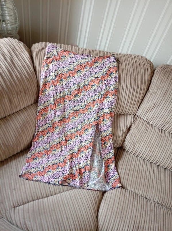 The Unbranded Brand Ladies size 14 summer floral front split skirt