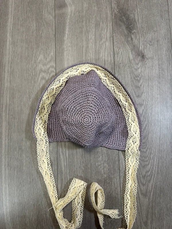 The Unbranded Brand No Label Brand New Woman’s Hat Lilac and Cream