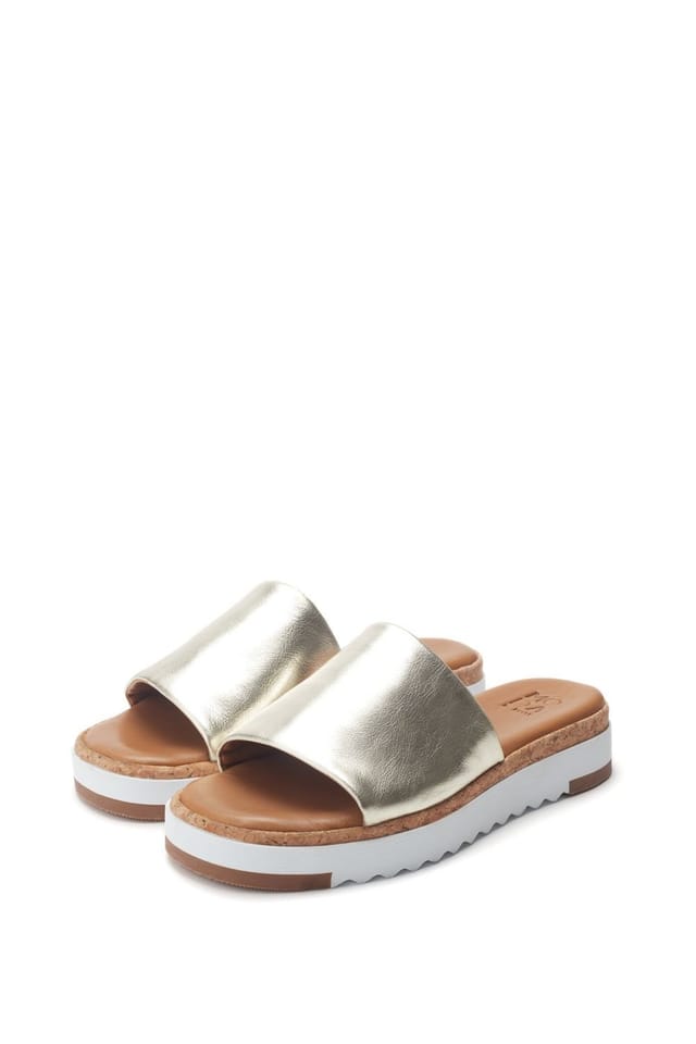 Moda In Pelle Moda In Pelle Women's 'Kanzan' Metallic Leather Sandals in Gold - 2