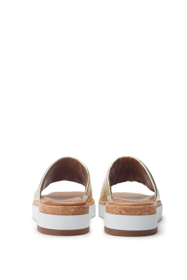 Moda In Pelle Moda In Pelle Women's 'Kanzan' Metallic Leather Sandals in Gold - 3