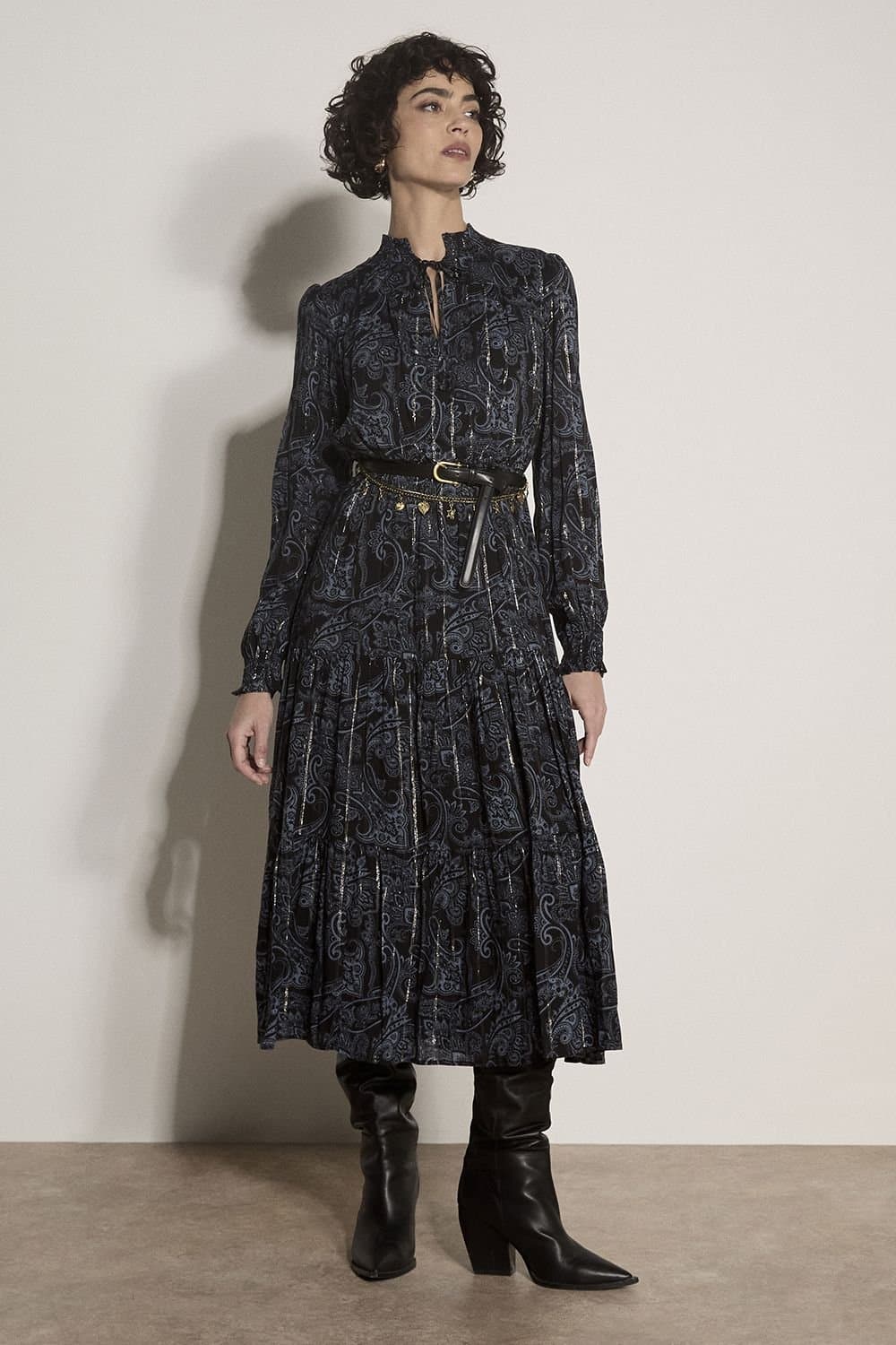 Apricot Apricot Women's Paisley Metallic Shimmer Tiered Midi Dress in Black