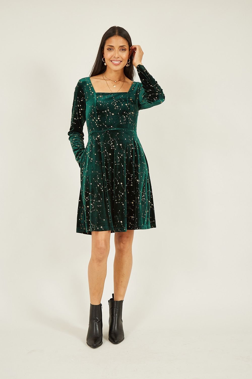 Yumi Yumi Women's Green Star Foil Print Long Sleeve Skater Dress - 2