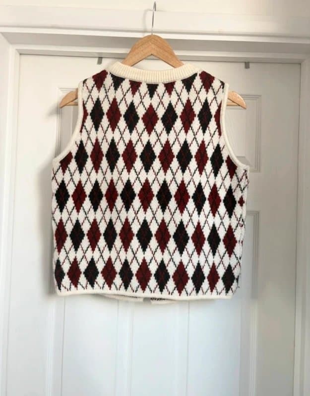 New Look Lovely Women's New Look Argyle Burgundy Mix Knitted Waistcoat Top size M 12-14