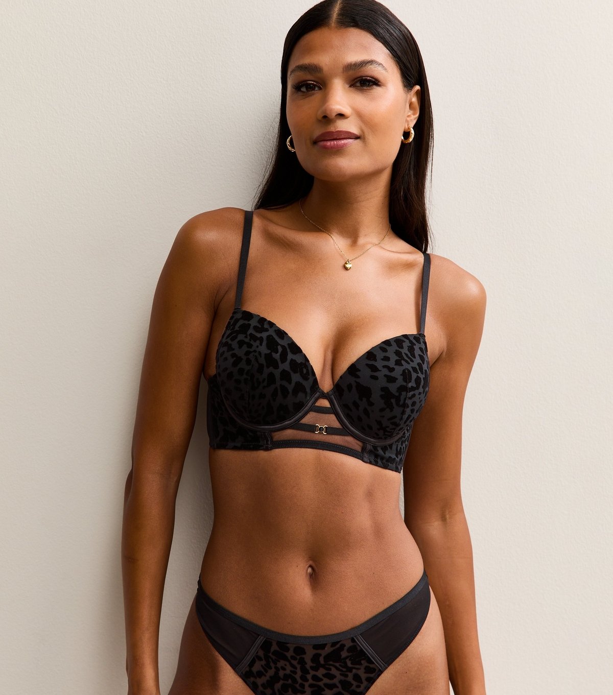 New Look Women's Black Leopard Flock T-Shirt Bra New Look - 3