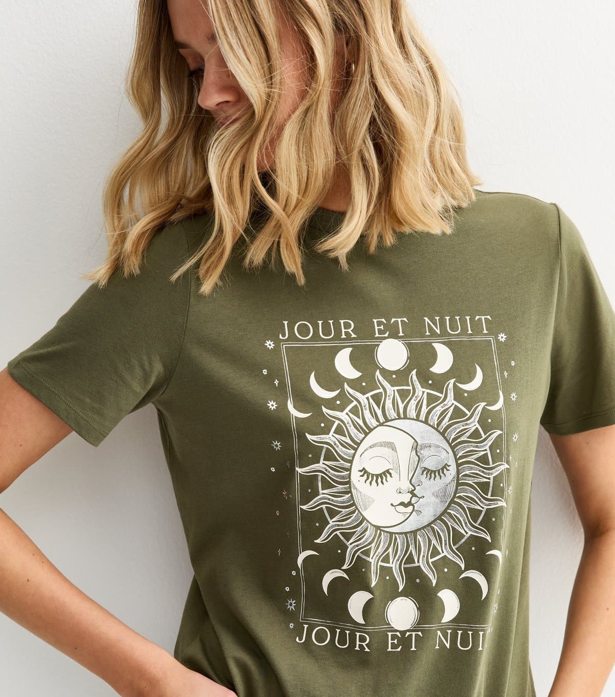 New Look Women's Green Mystic Print T-Shirt New Look