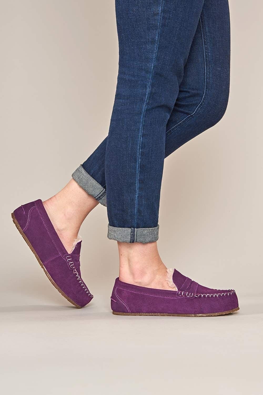 Moshulu Moshulu Women's 'Jocund' Suede Moccasin Slippers in Plum