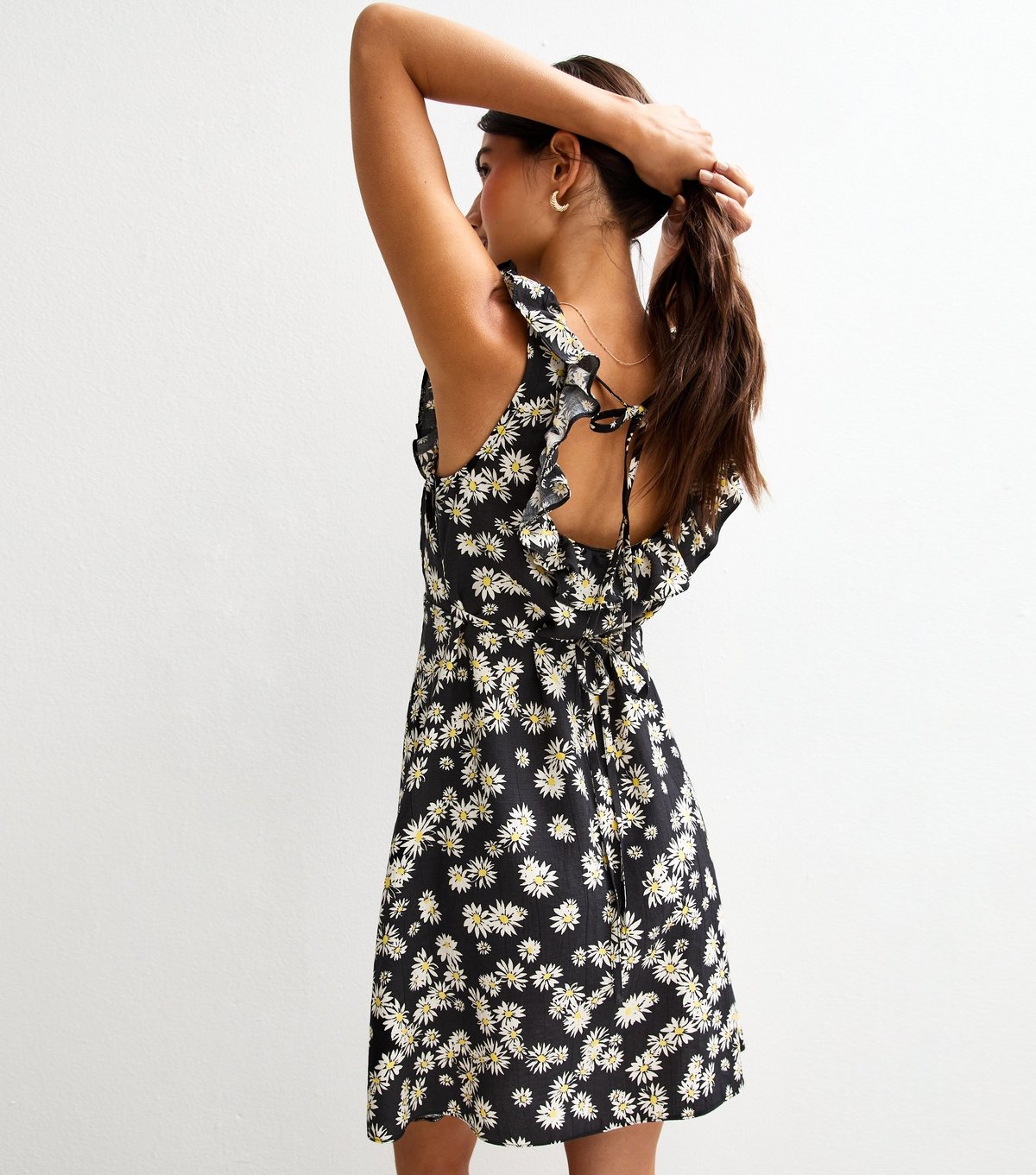 New Look Women's Black Daisy Print Sweetheart Tie Back Mini Dress New Look - 4