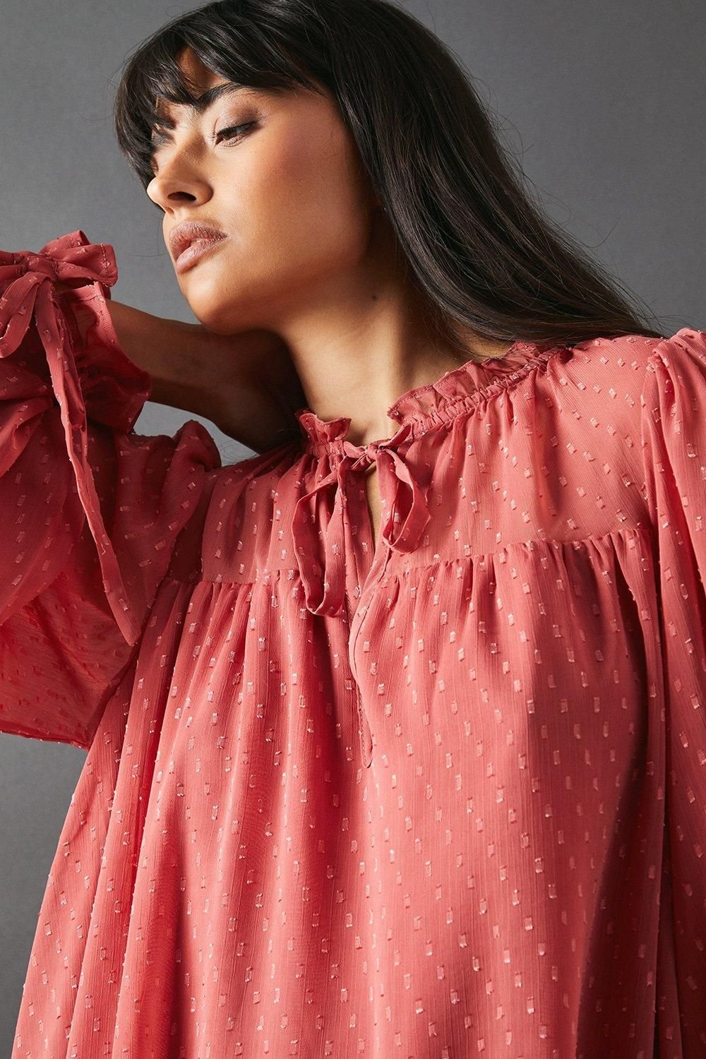 Warehouse Warehouse Women's Dobby Chiffon Tie Neck Drop Hem Mini Smock Dress in Rose - 4