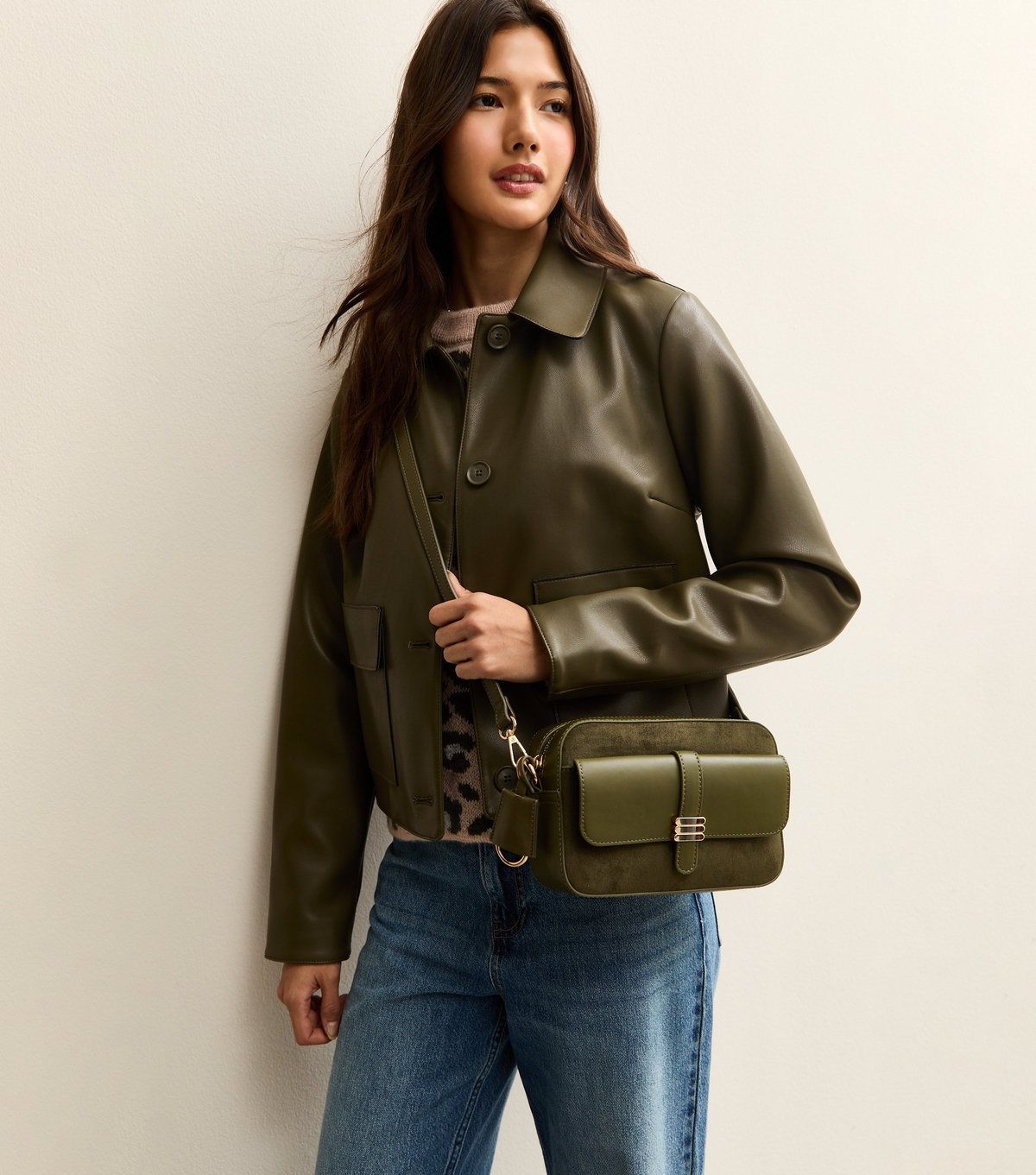 New Look Dark Khaki Faux Leather Front Pocket Crossbody Bag New Look - 2