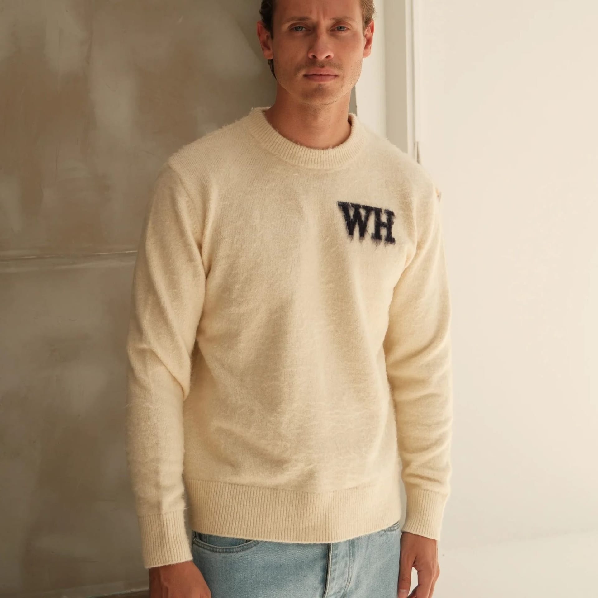 Walker & Hunt Walker & Hunt Men's WH Crewneck in Cream - 4