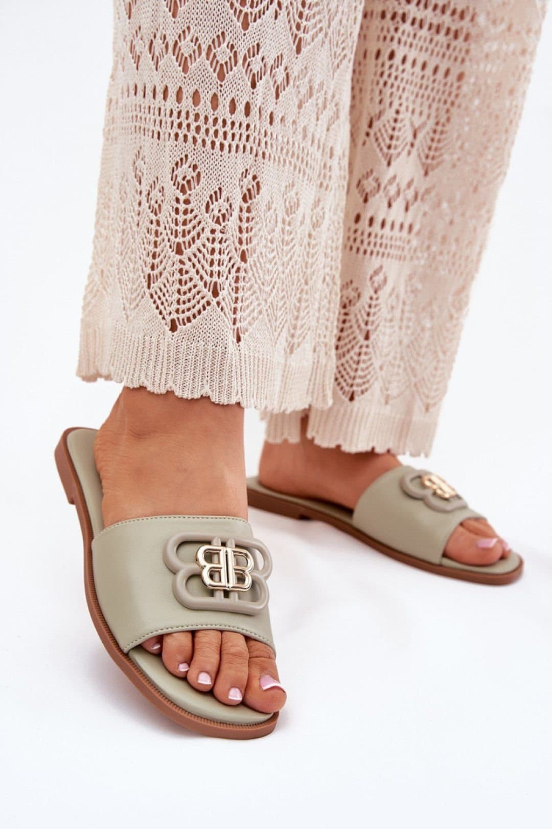 Love Lace Love Lace Women's Elegant Flat Sandals with Drative Strap Daily Wear in Khaki