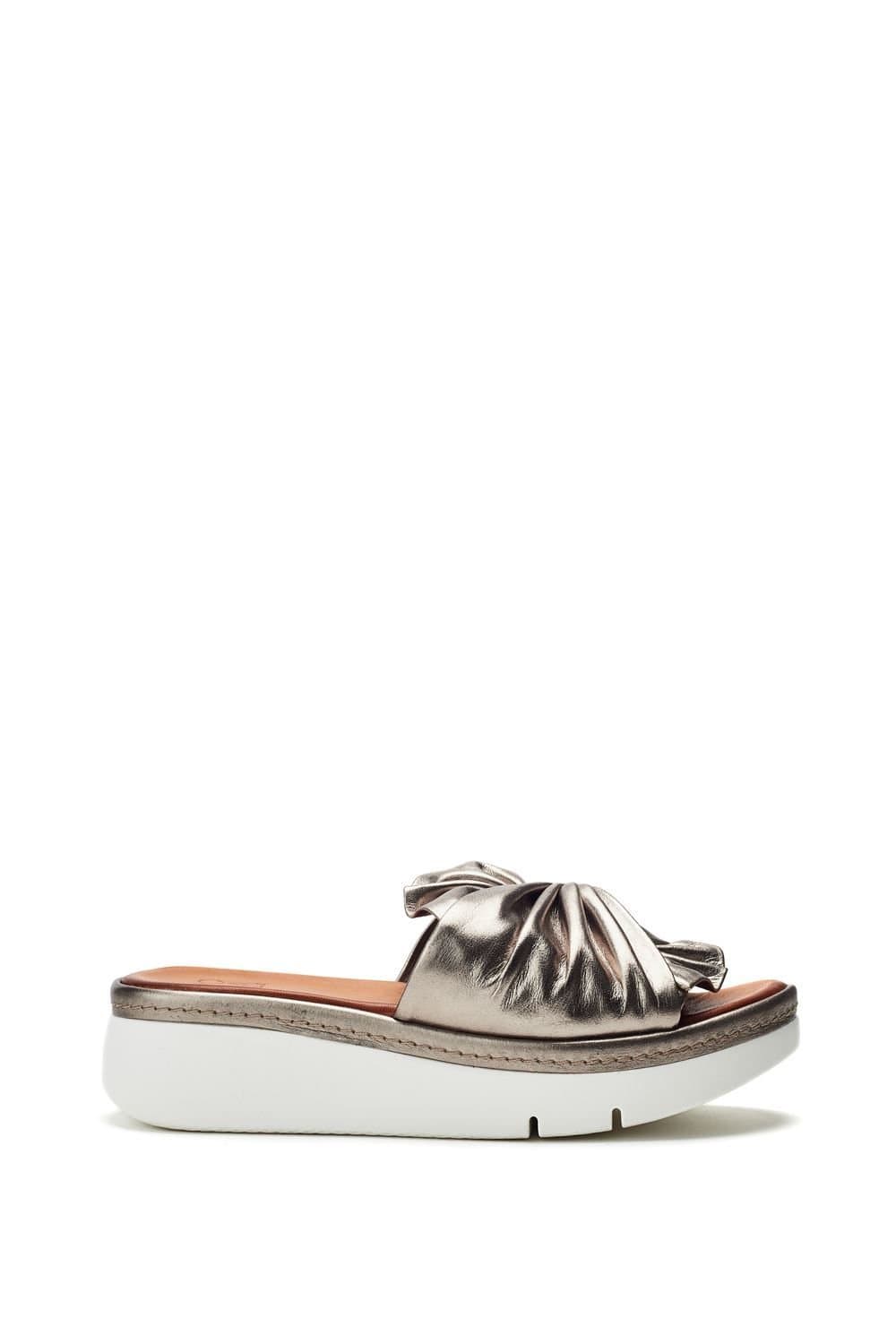 Moda In Pelle Moda In Pelle Women's 'Ollin' Metallic Leather Flatforms in Metallic Silver