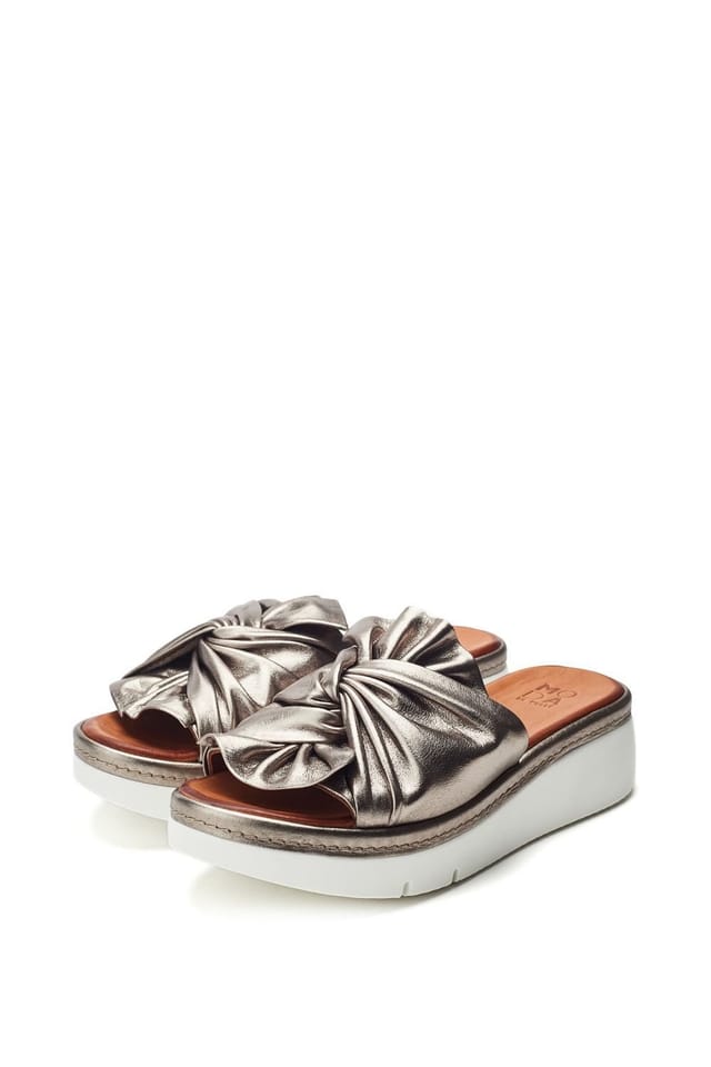 Moda In Pelle Moda In Pelle Women's 'Ollin' Metallic Leather Flatforms in Metallic Silver - 3