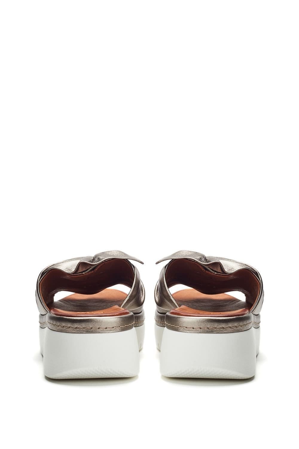 Moda In Pelle Moda In Pelle Women's 'Ollin' Metallic Leather Flatforms in Metallic Silver - 4
