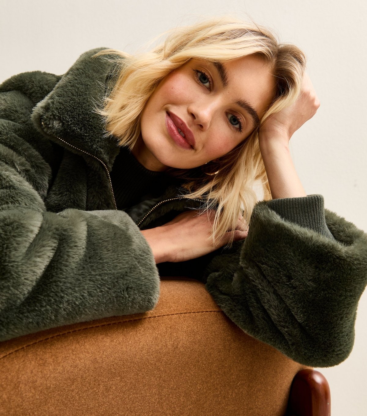 New Look Women's Khaki Faux Fur Bomber Jacket New Look - 2