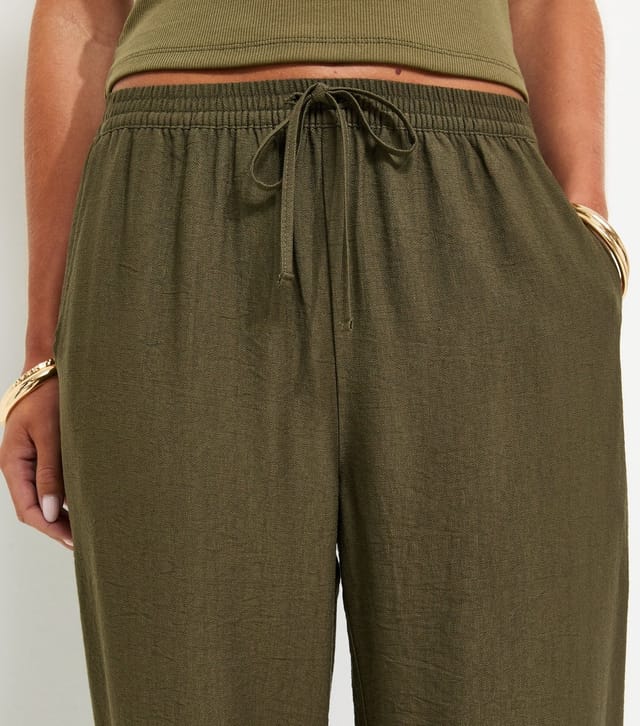 New Look Women's Petite Light Khaki Cropped Straight Leg Trousers New Look - 2