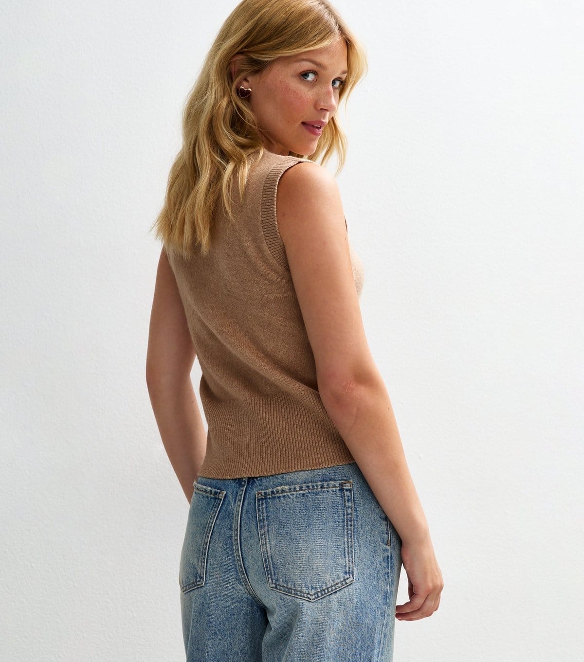 New Look Women's Camel Crew Neck Contrast Button Knit Waistcoat New Look - 4