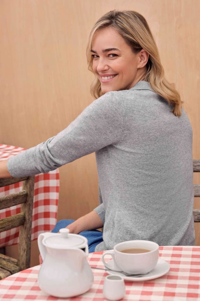 WoolOvers WoolOvers Women's Cashmere & Merino Knitted Polo Shirt in Light Grey - 3