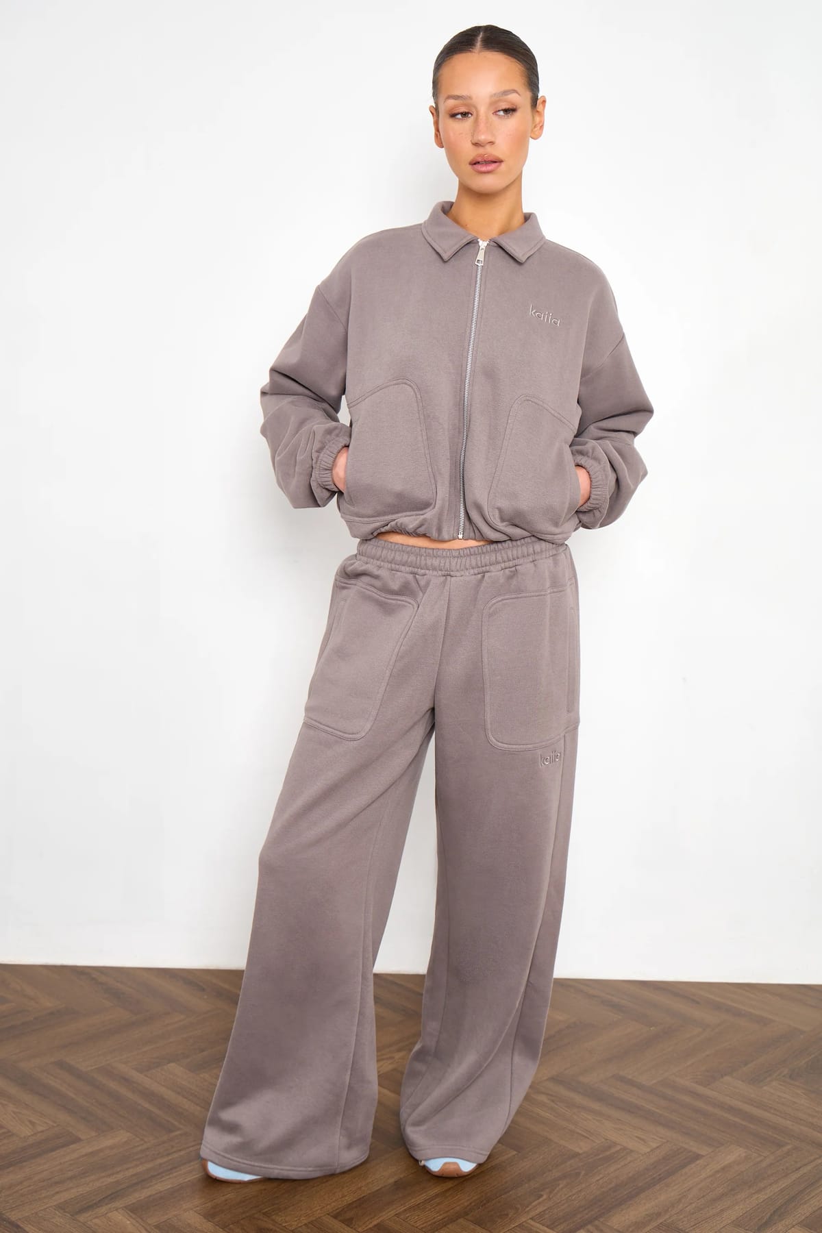Kaiia Kaiia Pocket Detail Mid Rise Wide Leg Joggers Silver Grey - 1