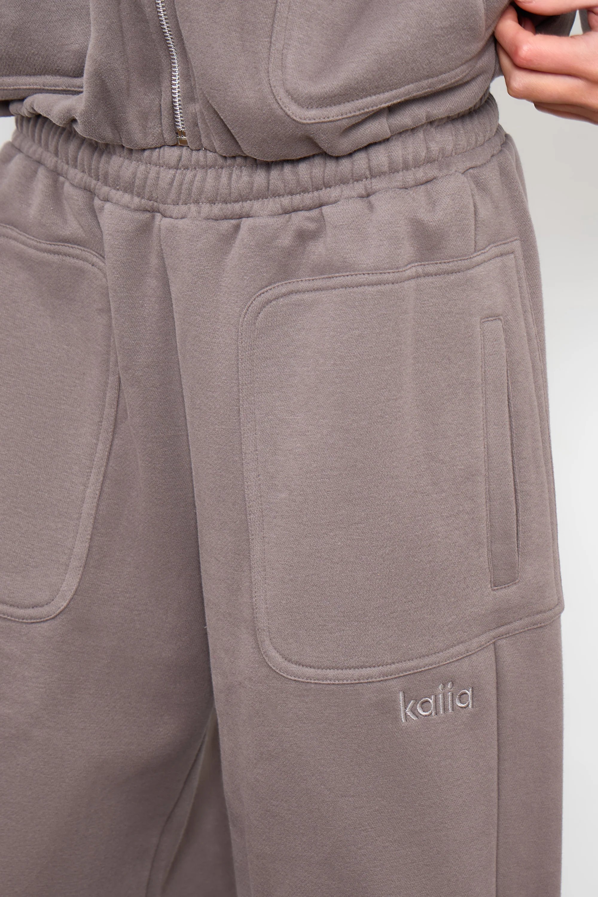 Kaiia Kaiia Pocket Detail Mid Rise Wide Leg Joggers Silver Grey - 2